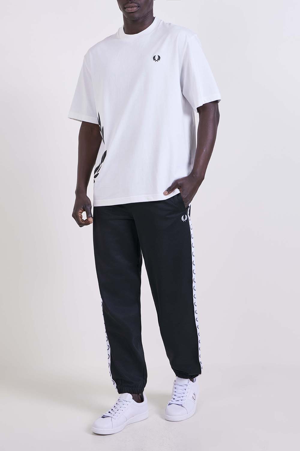 חולצת טי בגזרה משוחררת